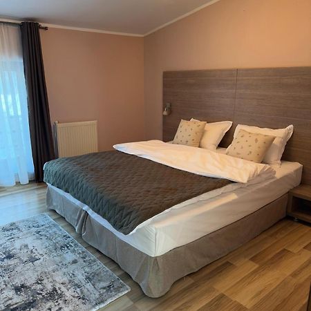 Studio Apartcity Brasov Luaran gambar
