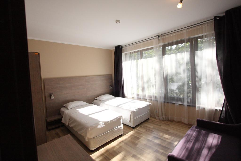 Studio Apartcity Brasov Luaran gambar