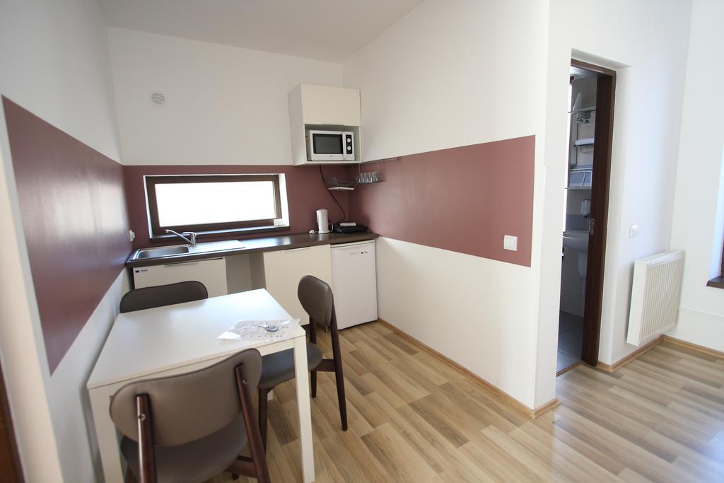 Studio Apartcity Brasov Luaran gambar