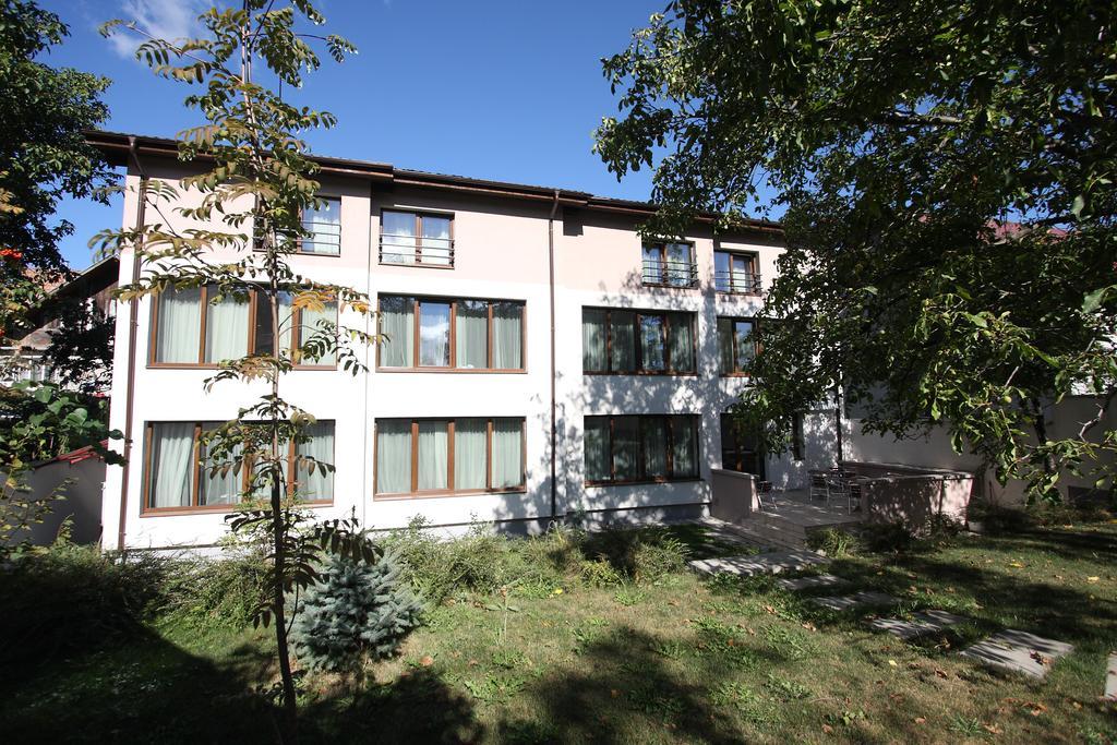 Studio Apartcity Brasov Luaran gambar
