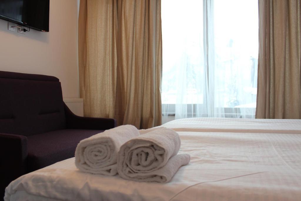 Studio Apartcity Brasov Luaran gambar