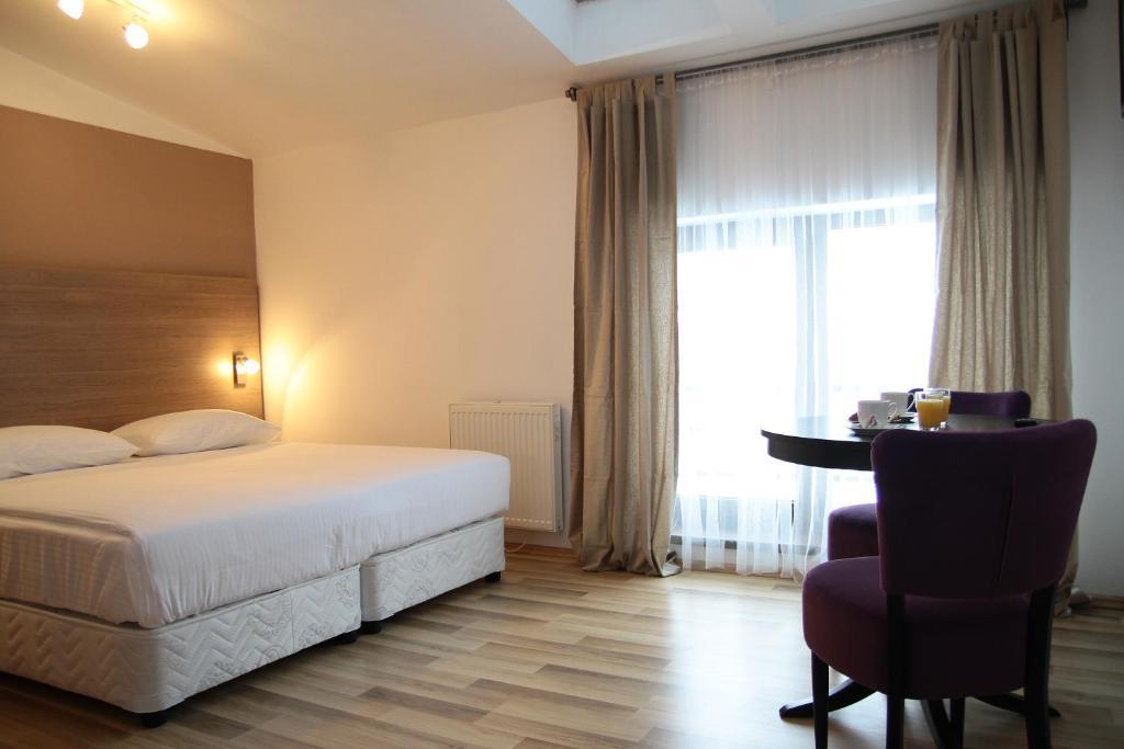 Studio Apartcity Brasov Luaran gambar