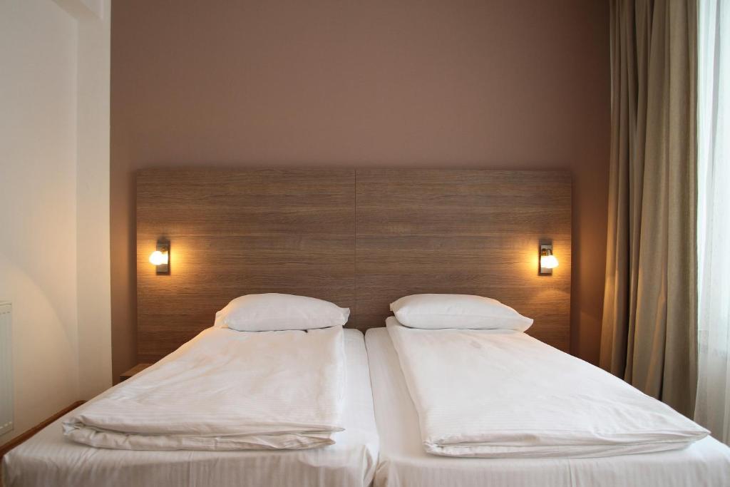 Studio Apartcity Brasov Luaran gambar