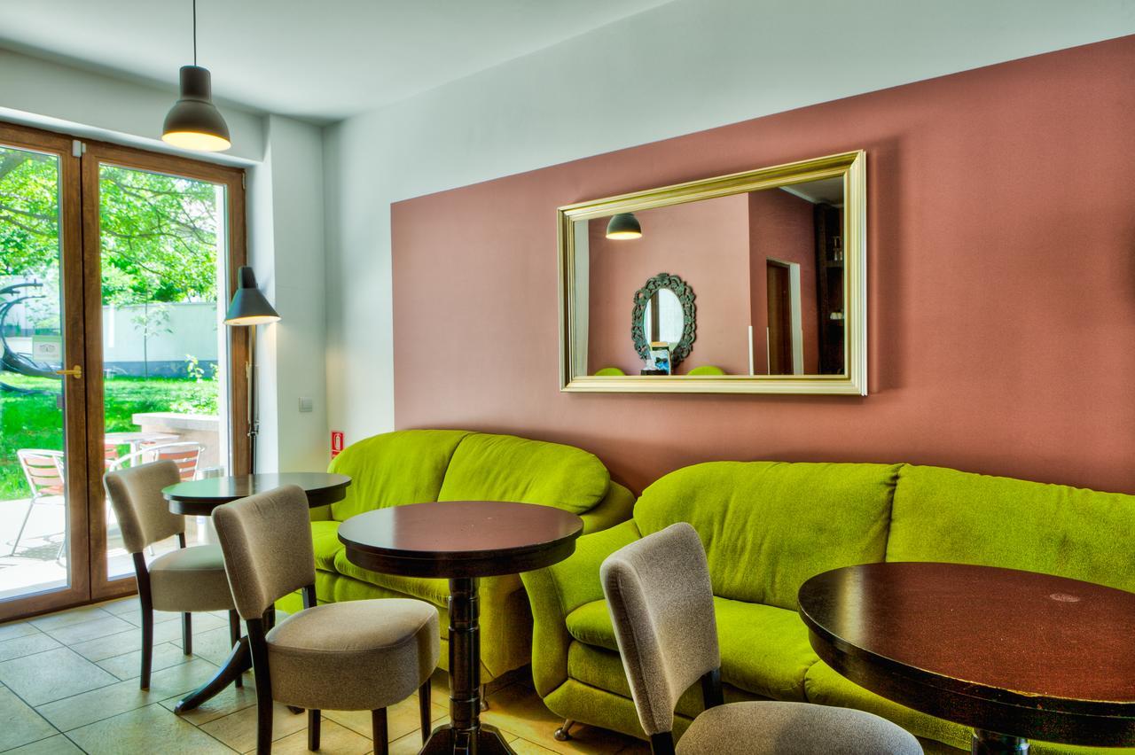 Studio Apartcity Brasov Luaran gambar