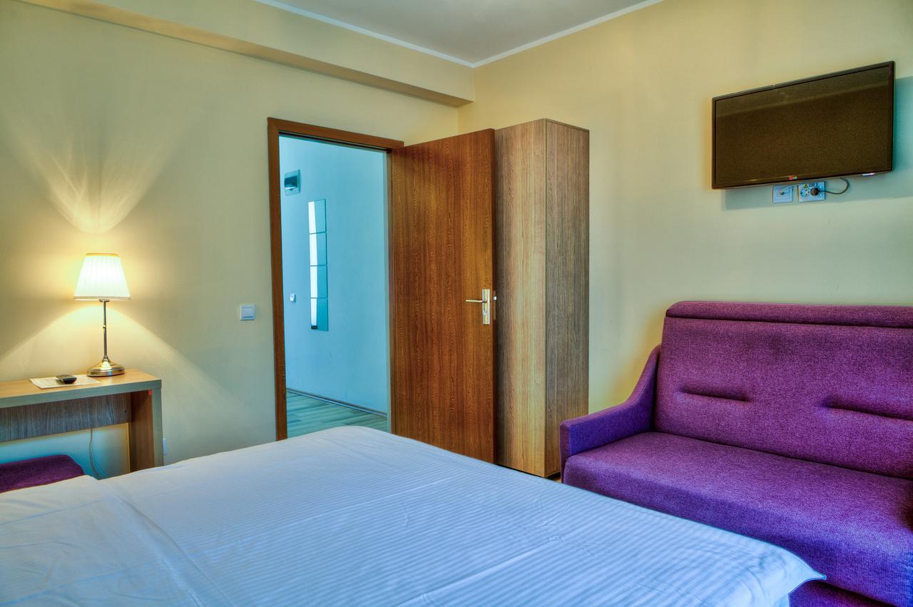 Studio Apartcity Brasov Luaran gambar
